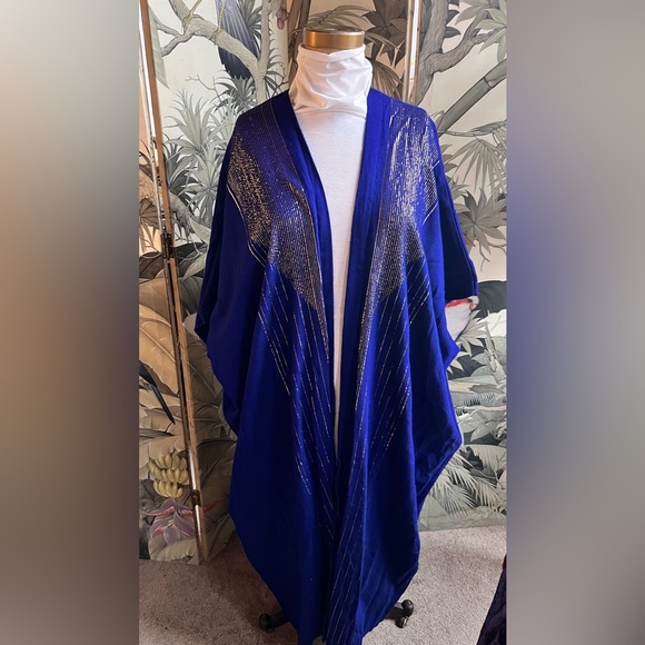 Blue kaftan with Gold Accents - Picture 4 of 6